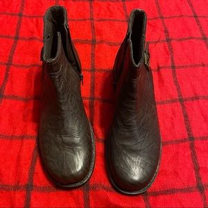 NWOT - Clark’s Leather Boots
